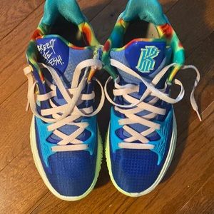 MENS nike kyrie 4 lows size 9.5